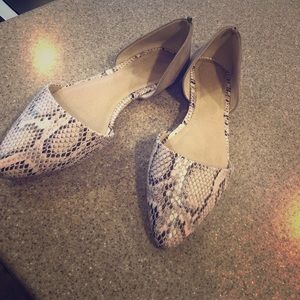 Flats snake skin texture